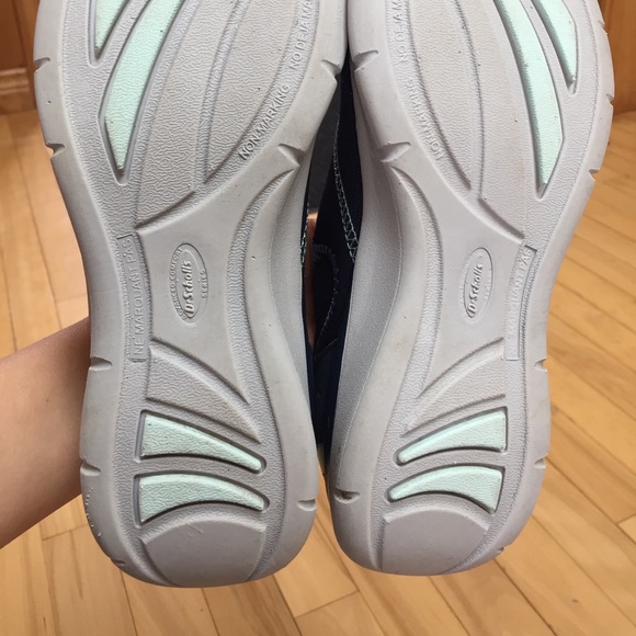 Dr Scholl’s Advance ComfortSeries Slip-on shoes - Picture 4 of 5